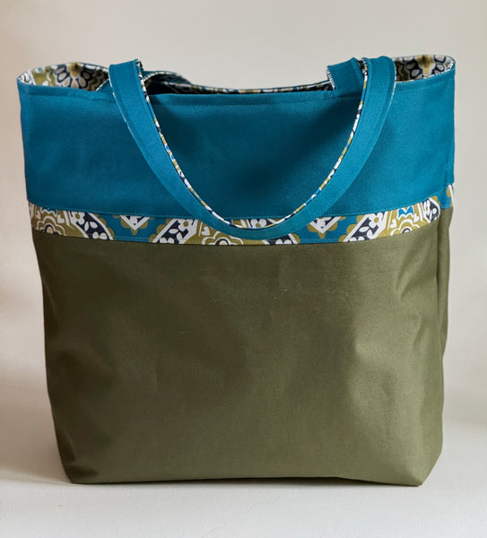 The NautiPup Splash Waterproof Tote with Triple Open Slip Pockets | Non-Reversible